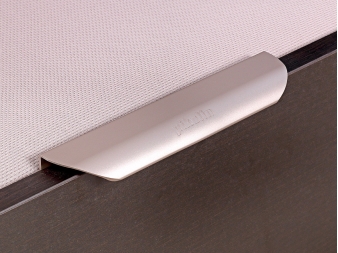 Tirador metálico del Canapé Pikolin Design wengué