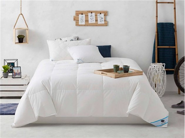 Edredón Nube Otoño en dormitorio moderno blanco