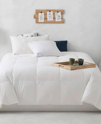 Edredón Nube Otoño en dormitorio moderno blanco
