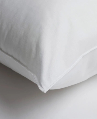 Detalle lateral de la almohada Aura de Velfont