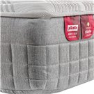 Detalle lateral del colchón Sleep Art con etiquetas Pikolin