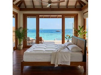 colchon premium dual muelles visco en habitacion tropical